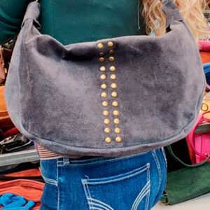 Bolso Milenka. Bolso de serraje con tacchuelas