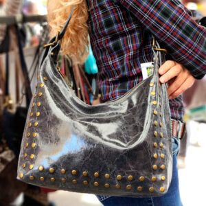 Bolso-Tatiana-gris-tachuelas