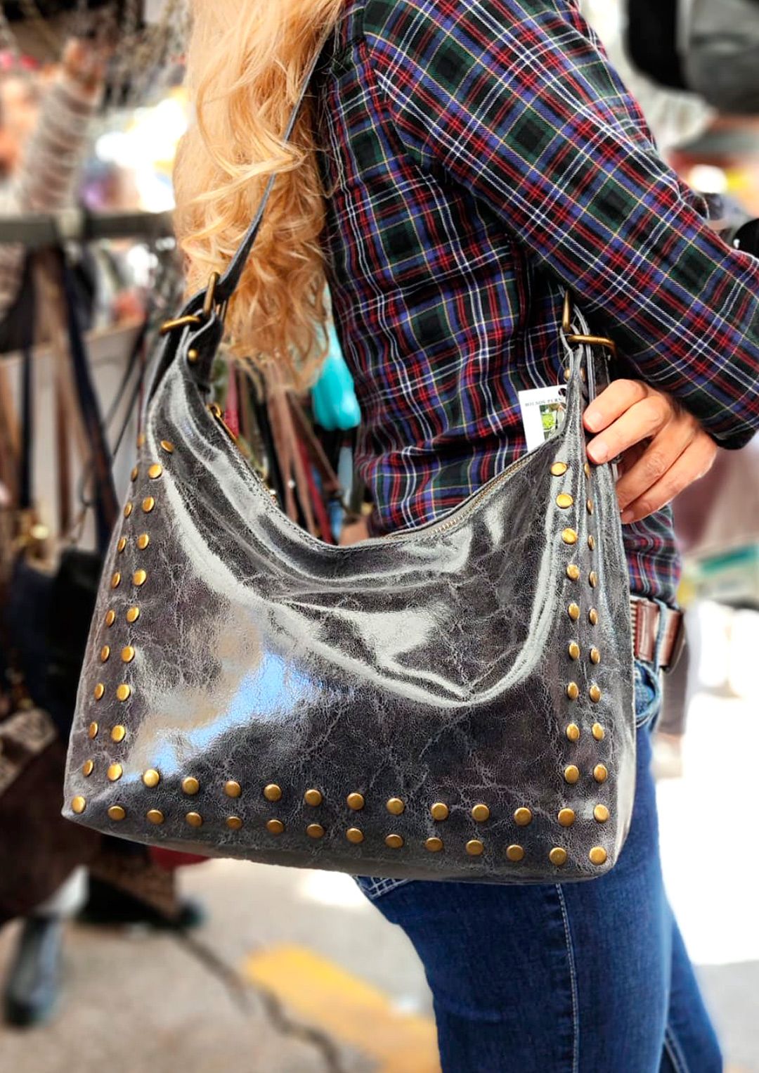Bolso-Tatiana-gris-tachuelas