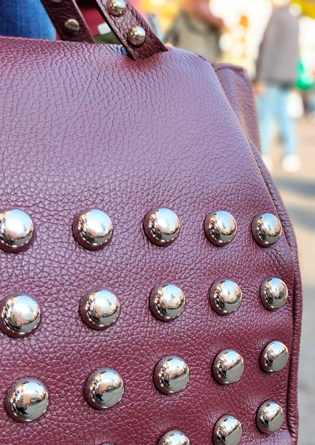 Bolso Andrea. Bolso de piel con grandes tachuelas - Imagen 10