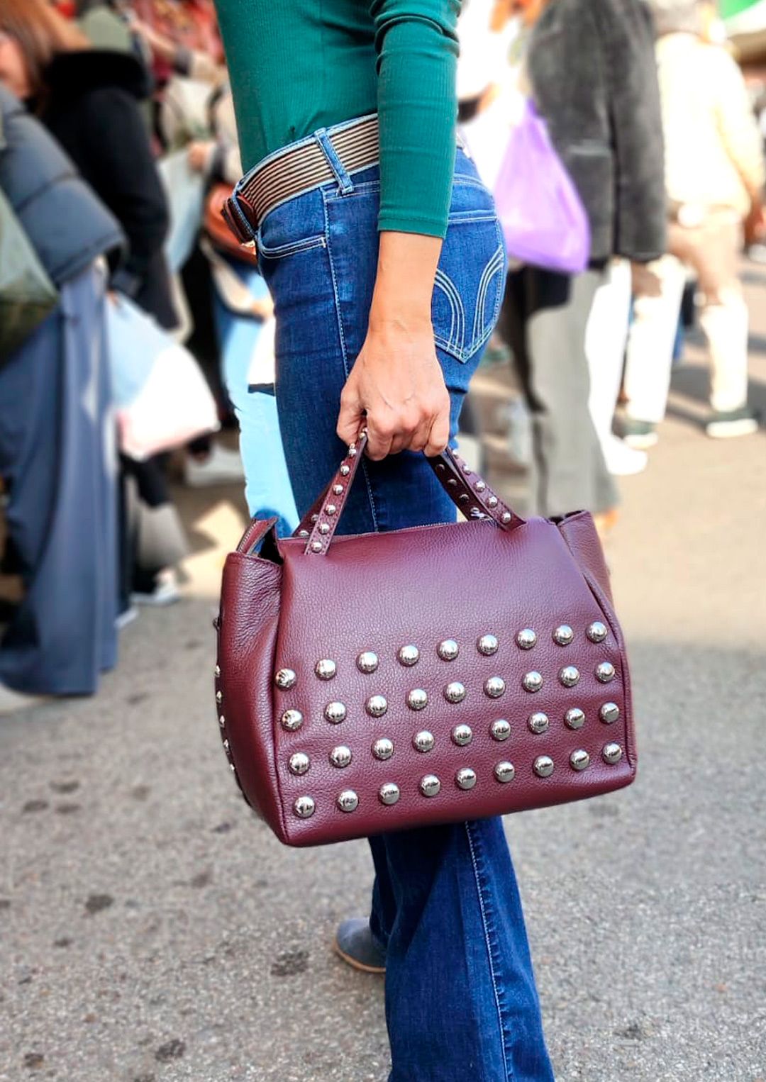 Bolso Andrea. Bolso de piel con grandes tachuelas - Imagen 9