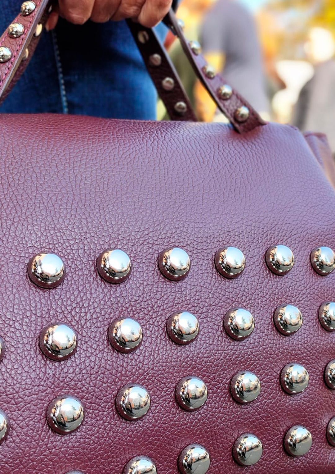 Bolso Andrea. Bolso de piel con grandes tachuelas - Imagen 8