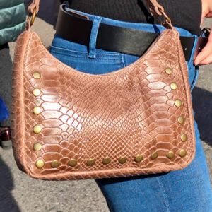 Bolso Susana. Bolso pequeño con tachuelas