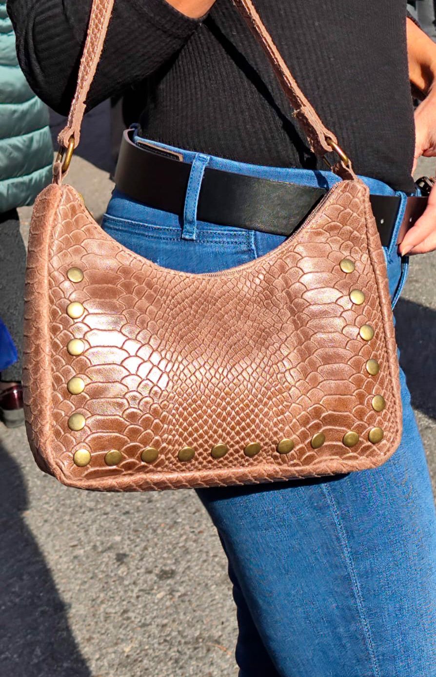 Bolso Susana. Bolso pequeño con tachuelas