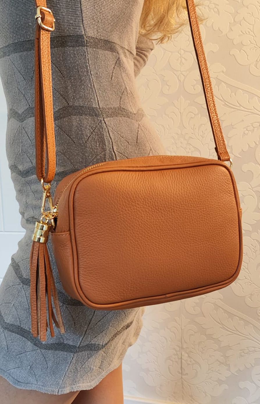 Bolso Estela. Bolso tipo neceser con borla