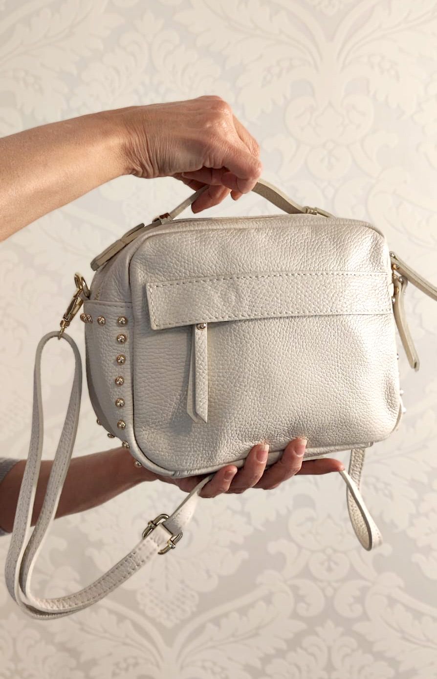 Bolso Noelia. Bolso tipo neceser con tachuelas - Imagen 3