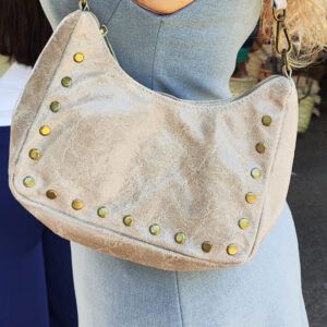 Bolso Laura. Bolso con tachuelas