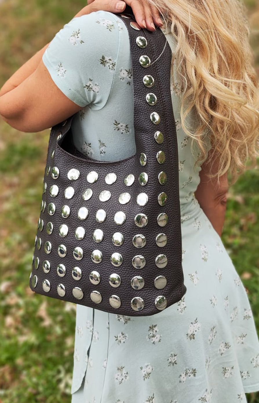 Bolso Amelia. Bolso con tachuelas