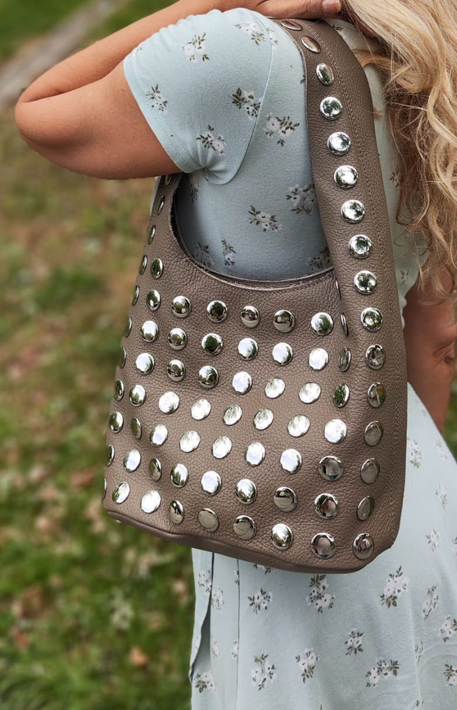 Bolso Amelia. Bolso con tachuelas - Imagen 9