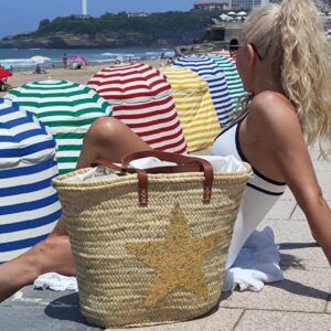 cesta de mimbre playa