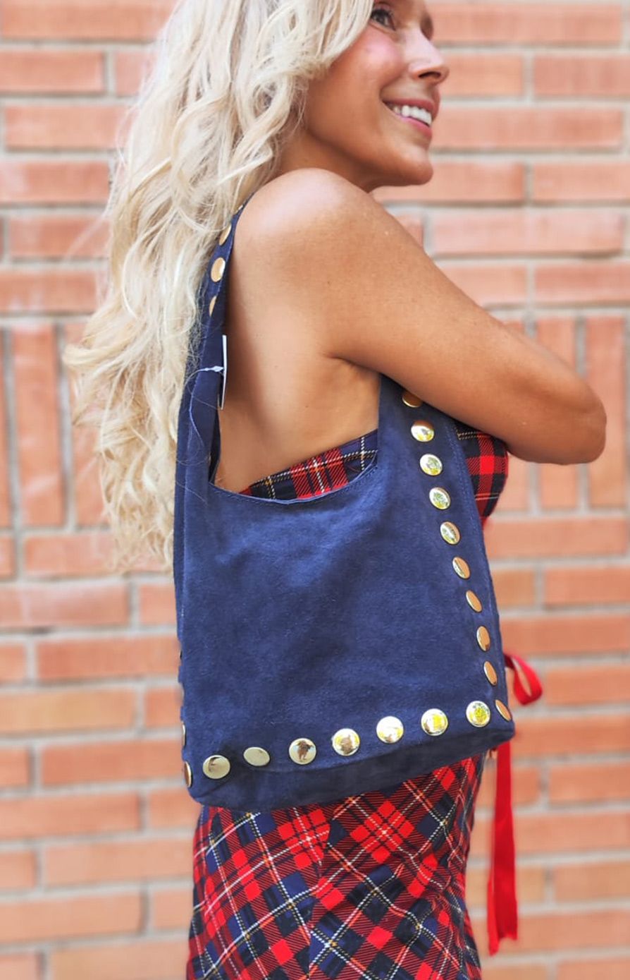 Bolso Vega. Bolso tachuelas doradas