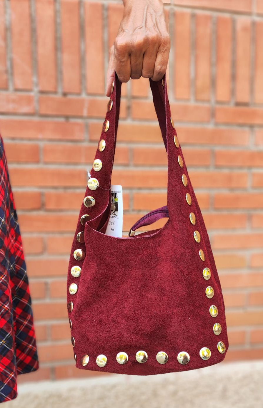 Bolso Vega. Bolso tachuelas doradas - Imagen 5