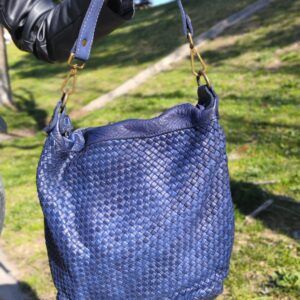 bolso de piel lavada trenzado a mano