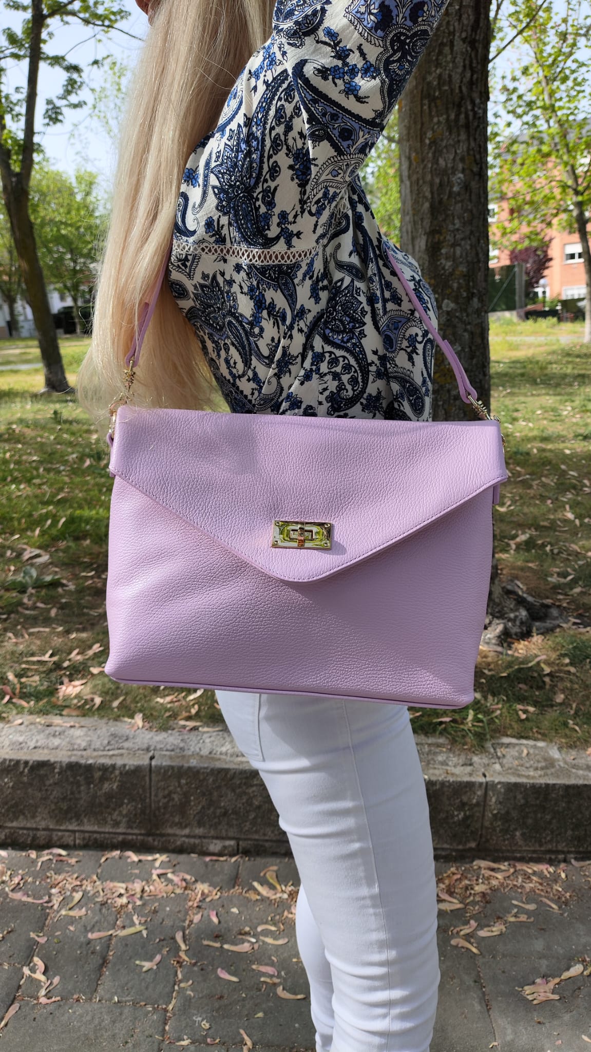 Bolso Lía. Bolso con cierre dorado