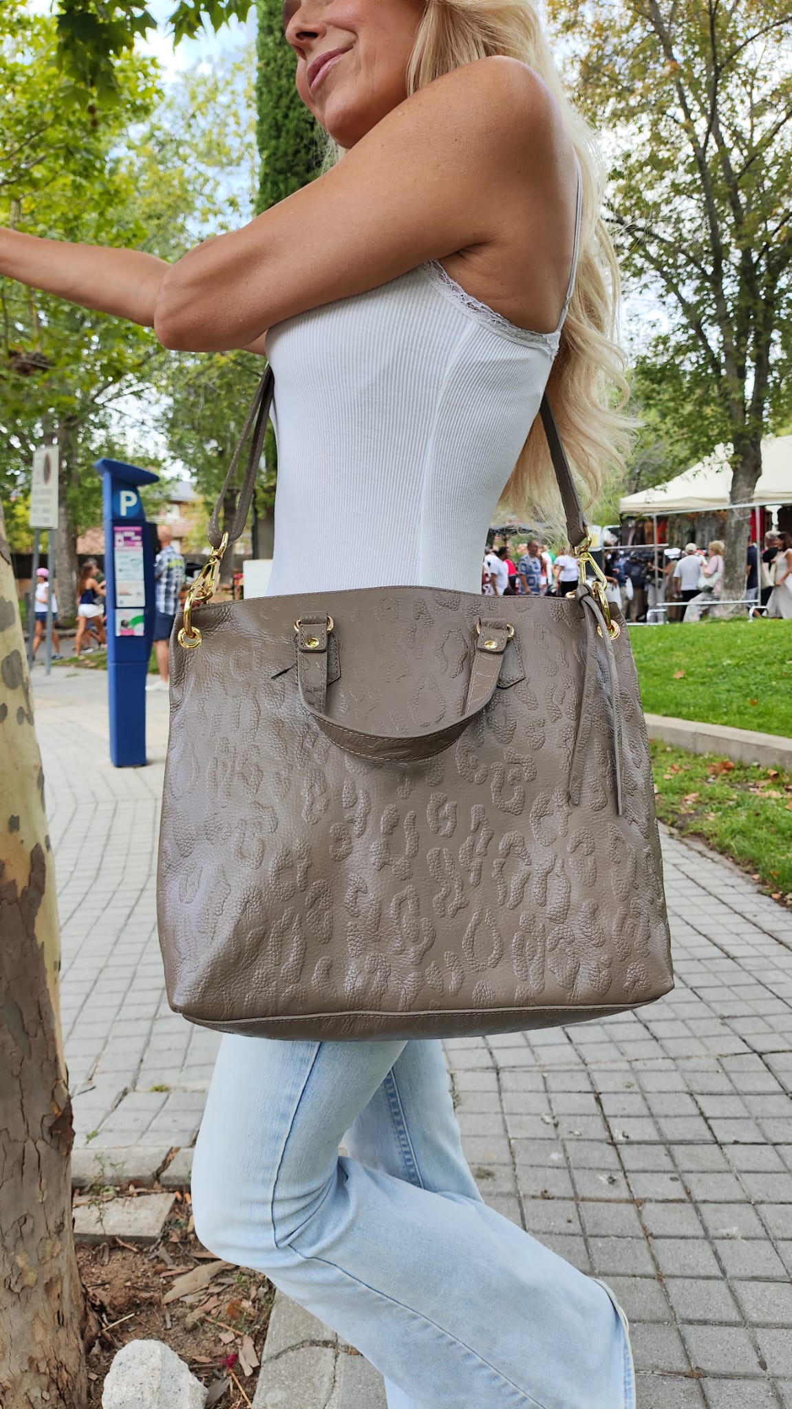 Bolso Davinia. Gran bolso en piel grabada - Imagen 2