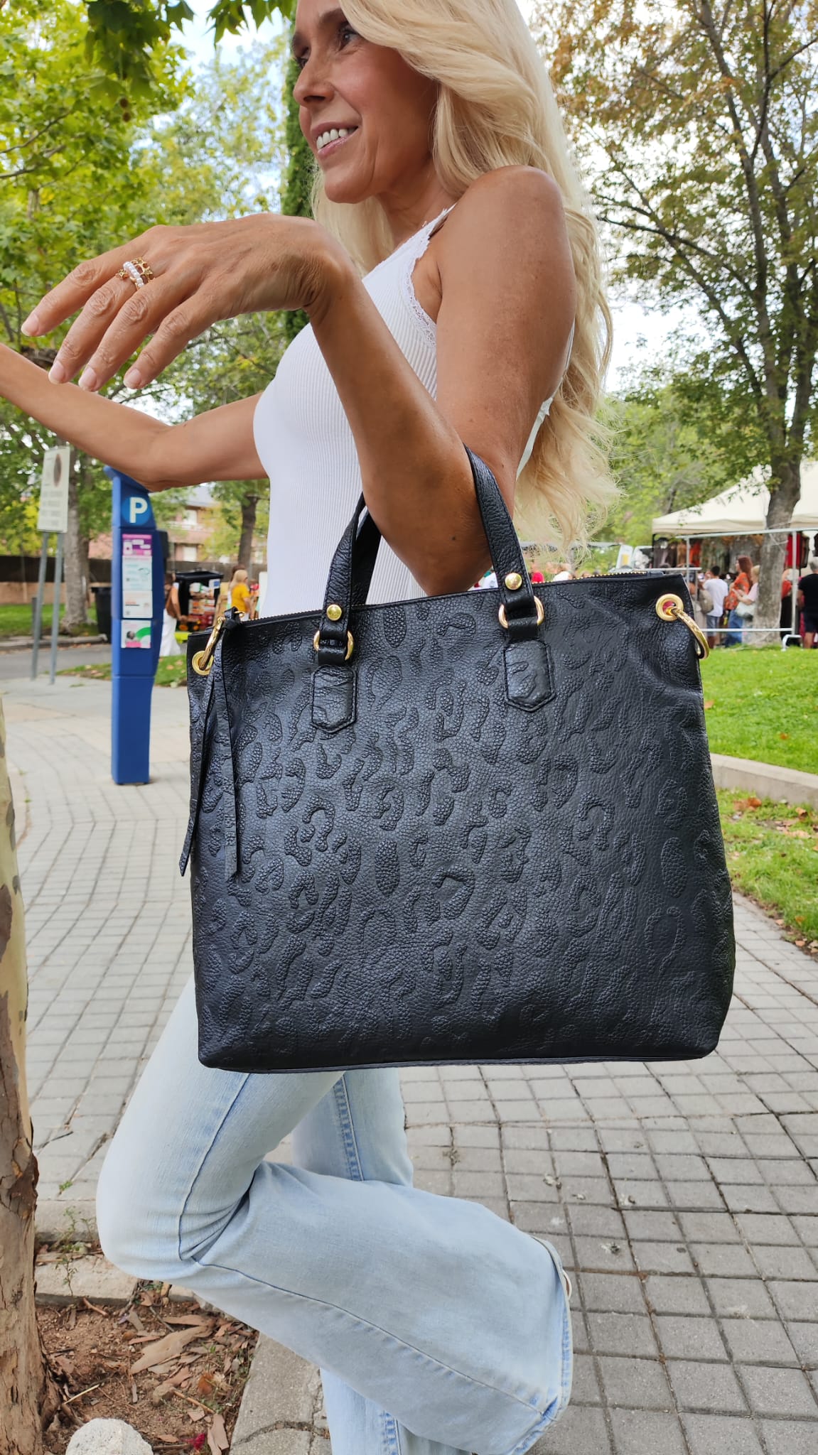 Bolso Davinia. Gran bolso en piel grabada - Imagen 3