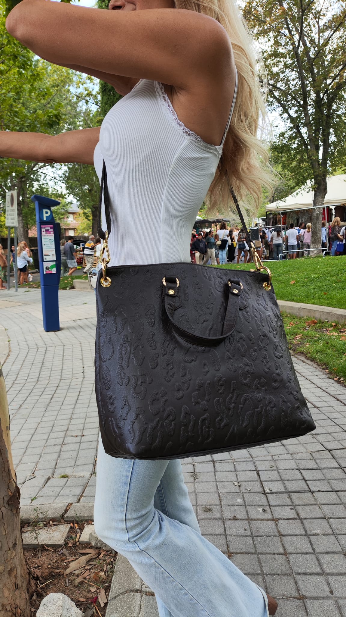 Bolso Davinia. Gran bolso en piel grabada - Imagen 5