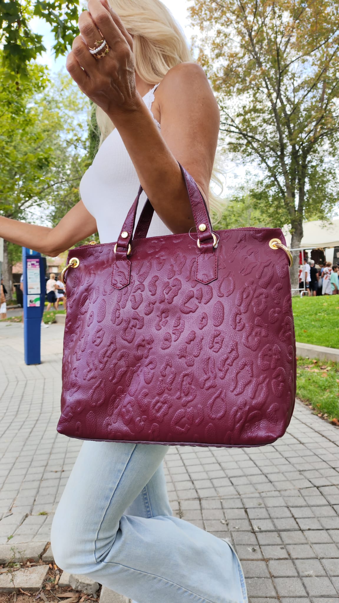 Bolso Davinia. Gran bolso en piel grabada